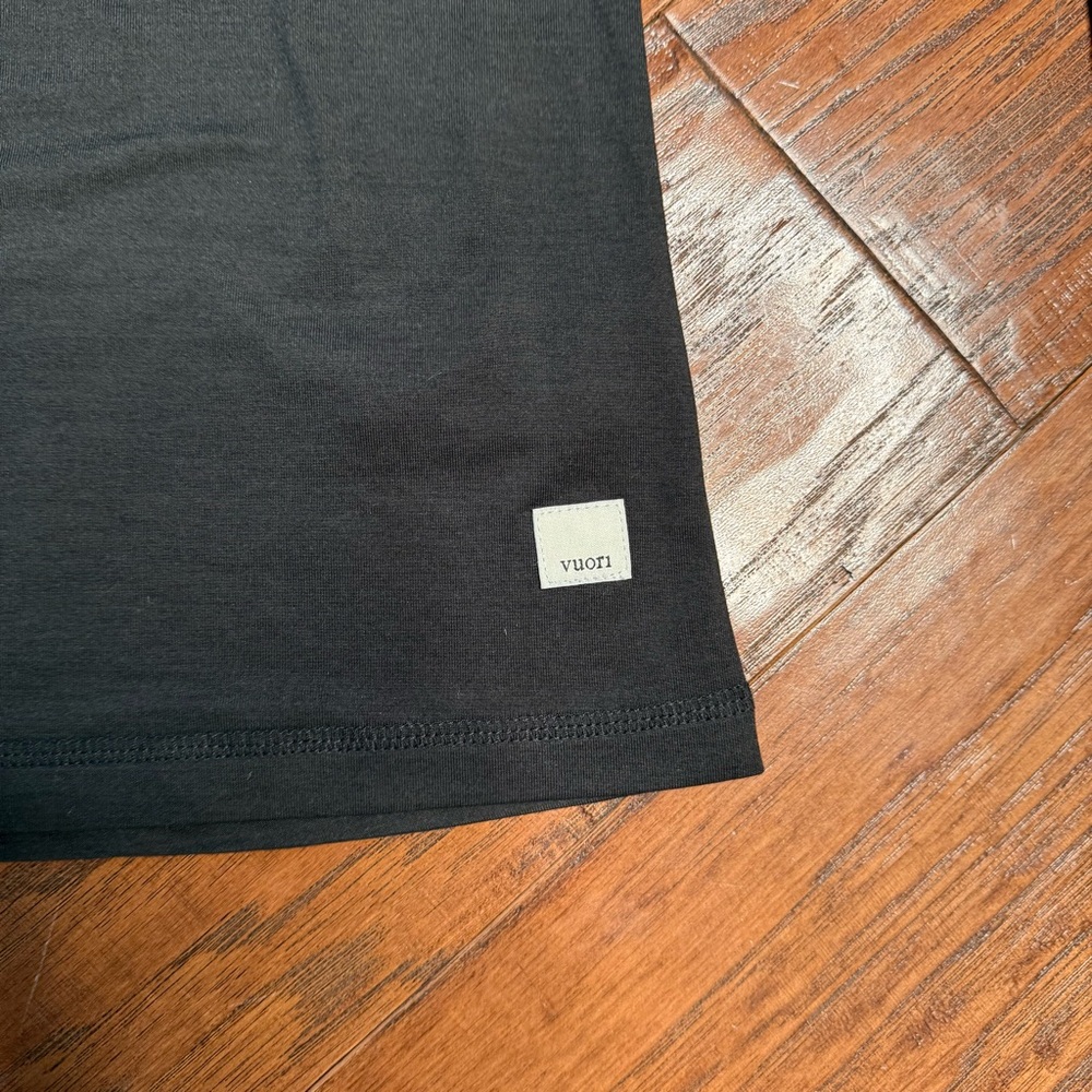 VUORI Lux Crew Long Sleeve Fitted Tee, Size S - Picture 2 of 6